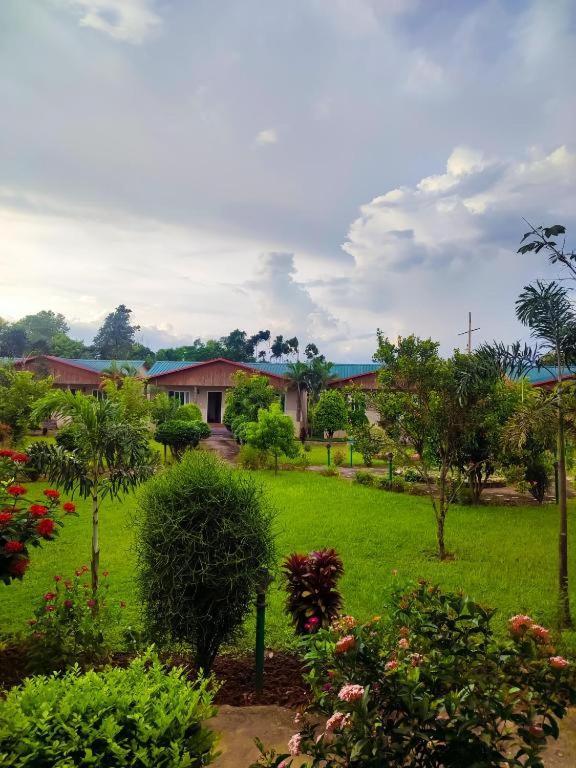 Hotel Greenland Safari Sauraha Exterior photo